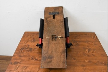 イギリスヴィンテージ　手焼きワッフルメーカーをリメイクしたキャンドルスタンド型ウォールライト　(R-089089)