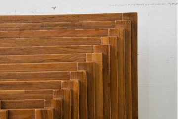 新古　展示品　バリ　チーク無垢材　立体的な幾何学デザインのウォールライト　(R-089094)