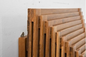 新古　展示品　バリ　チーク無垢材　立体的な幾何学デザインのウォールライト　(R-089094)