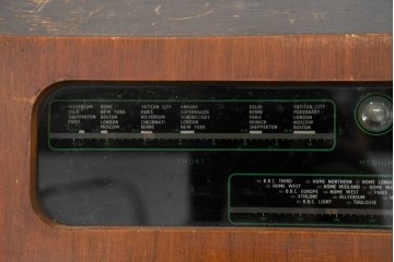 イギリスヴィンテージ　Murphy Radio(マーフィー・ラジオ)社　Type A170　真空管ラジオ　※ディスプレイ用　(R-089096)