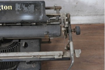 【簡易リペア限定品】　アメリカアンティーク　1900年頃　Remington Standard Typewriter No.10　重厚な佇まいが魅力のタイプライター　(R-089097)