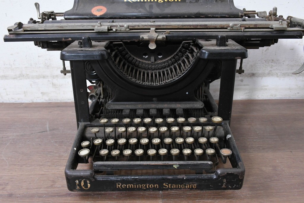 【簡易リペア限定品】　アメリカアンティーク　1900年頃　Remington Standard Typewriter No.10　重厚な佇まいが魅力のタイプライター　(R-089097)