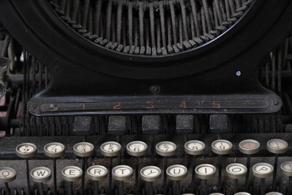 【簡易リペア限定品】　アメリカアンティーク　1900年頃　Remington Standard Typewriter No.10　重厚な佇まいが魅力のタイプライター　(R-089097)