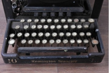 【簡易リペア限定品】　アメリカアンティーク　1900年頃　Remington Standard Typewriter No.10　重厚な佇まいが魅力のタイプライター　(R-089097)