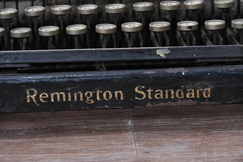 【簡易リペア限定品】　アメリカアンティーク　1900年頃　Remington Standard Typewriter No.10　重厚な佇まいが魅力のタイプライター　(R-089097)