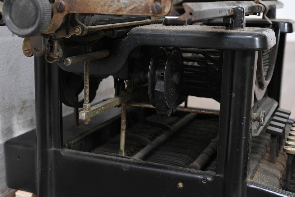 【簡易リペア限定品】　アメリカアンティーク　1900年頃　Remington Standard Typewriter No.10　重厚な佇まいが魅力のタイプライター　(R-089097)