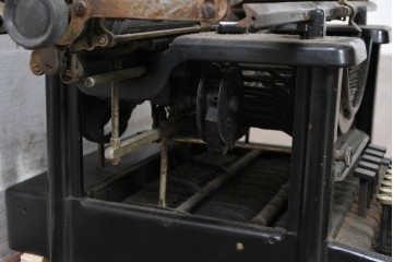 【簡易リペア限定品】　アメリカアンティーク　1900年頃　Remington Standard Typewriter No.10　重厚な佇まいが魅力のタイプライター　(R-089097)
