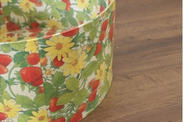 フランスヴィンテージ　いちごと花柄が愛らしい入れ子式丸型クラフトボックス16個セット　(R-089098)
