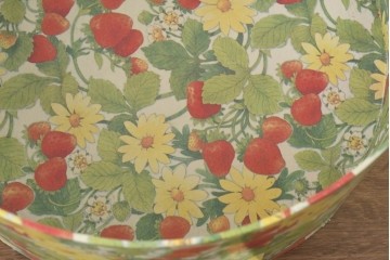 フランスヴィンテージ　いちごと花柄が愛らしい入れ子式丸型クラフトボックス16個セット　(R-089098)
