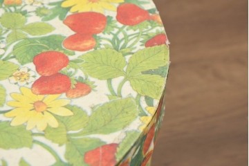 フランスヴィンテージ　いちごと花柄が愛らしい入れ子式丸型クラフトボックス16個セット　(R-089098)