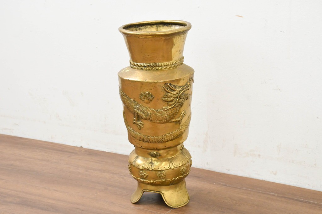 アジアンヴィンテージ　真鍮製　立体的な龍の図が目を引く花器　(R-089107)