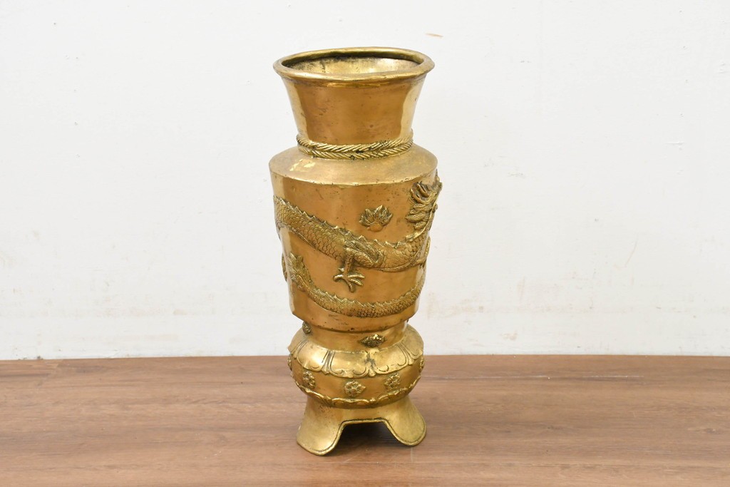 アジアンヴィンテージ　真鍮製　立体的な龍の図が目を引く花器　(R-089107)
