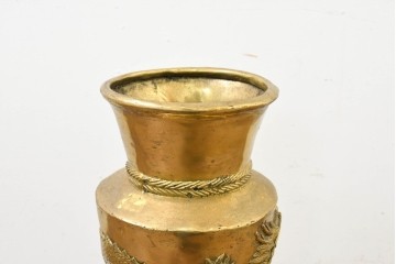 アジアンヴィンテージ　真鍮製　立体的な龍の図が目を引く花器　(R-089107)