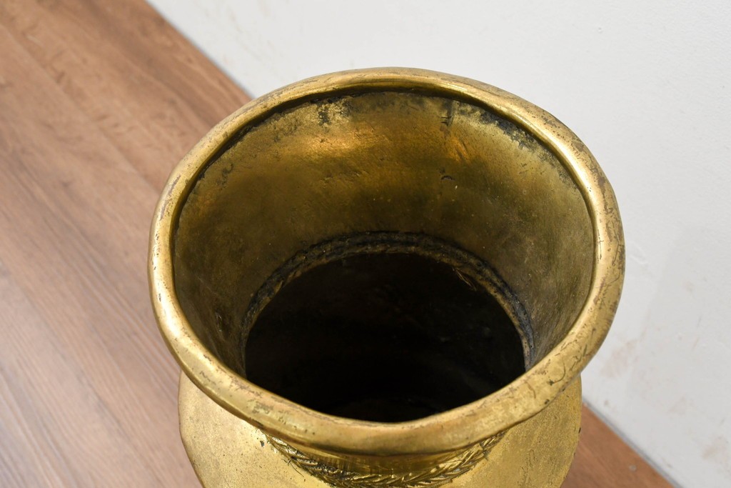 アジアンヴィンテージ　真鍮製　立体的な龍の図が目を引く花器　(R-089107)