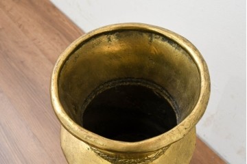 アジアンヴィンテージ　真鍮製　立体的な龍の図が目を引く花器　(R-089107)