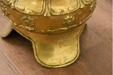 アジアンヴィンテージ　真鍮製　立体的な龍の図が目を引く花器　(R-089107)