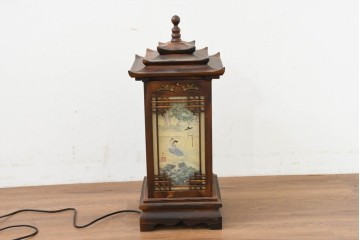 中古　韓国製　人物・山水図の四面パネルを配した楼閣風の置き型照明　(R-089108)
