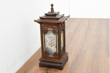 中古　韓国製　人物・山水図の四面パネルを配した楼閣風の置き型照明　(R-089108)
