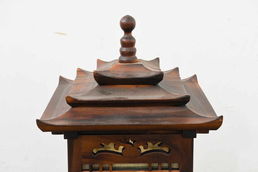 中古　韓国製　人物・山水図の四面パネルを配した楼閣風の置き型照明　(R-089108)