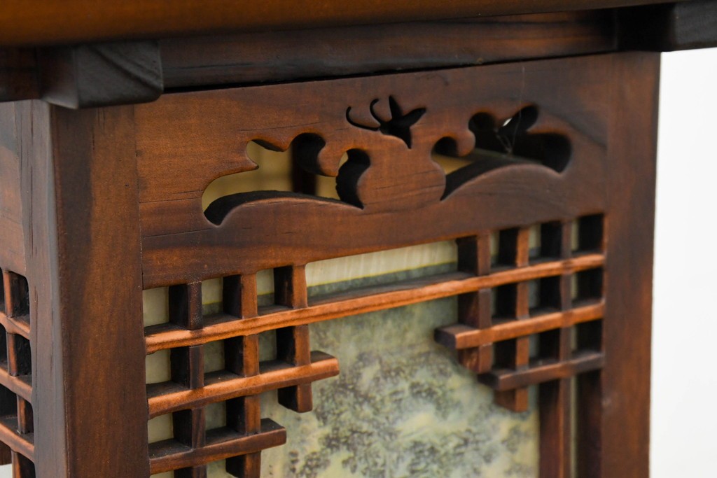 中古　韓国製　人物・山水図の四面パネルを配した楼閣風の置き型照明　(R-089108)