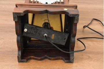中古　韓国製　人物・山水図の四面パネルを配した楼閣風の置き型照明　(R-089108)