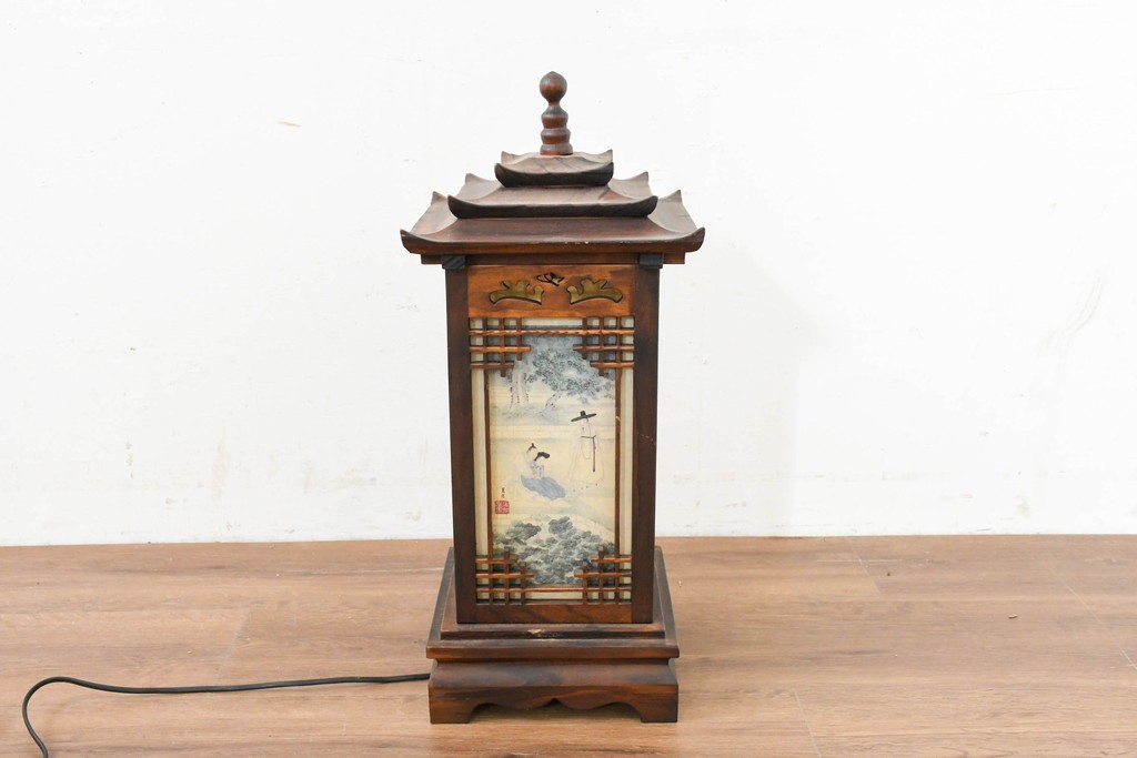 中古　韓国製　人物・山水図の四面パネルを配した楼閣風の置き型照明　(R-089109)