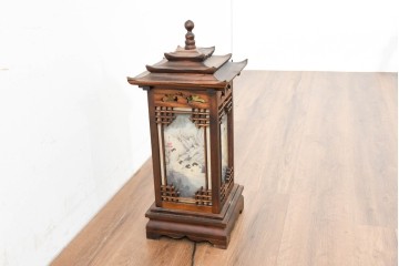 中古　韓国製　人物・山水図の四面パネルを配した楼閣風の置き型照明　(R-089109)