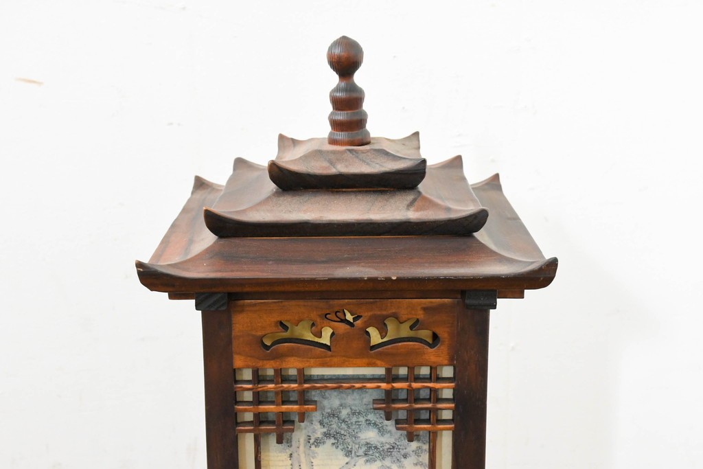 中古　韓国製　人物・山水図の四面パネルを配した楼閣風の置き型照明　(R-089109)