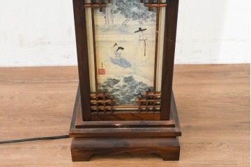 中古　韓国製　人物・山水図の四面パネルを配した楼閣風の置き型照明　(R-089109)