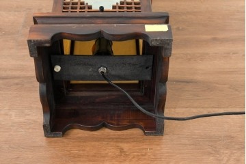 中古　韓国製　人物・山水図の四面パネルを配した楼閣風の置き型照明　(R-089109)