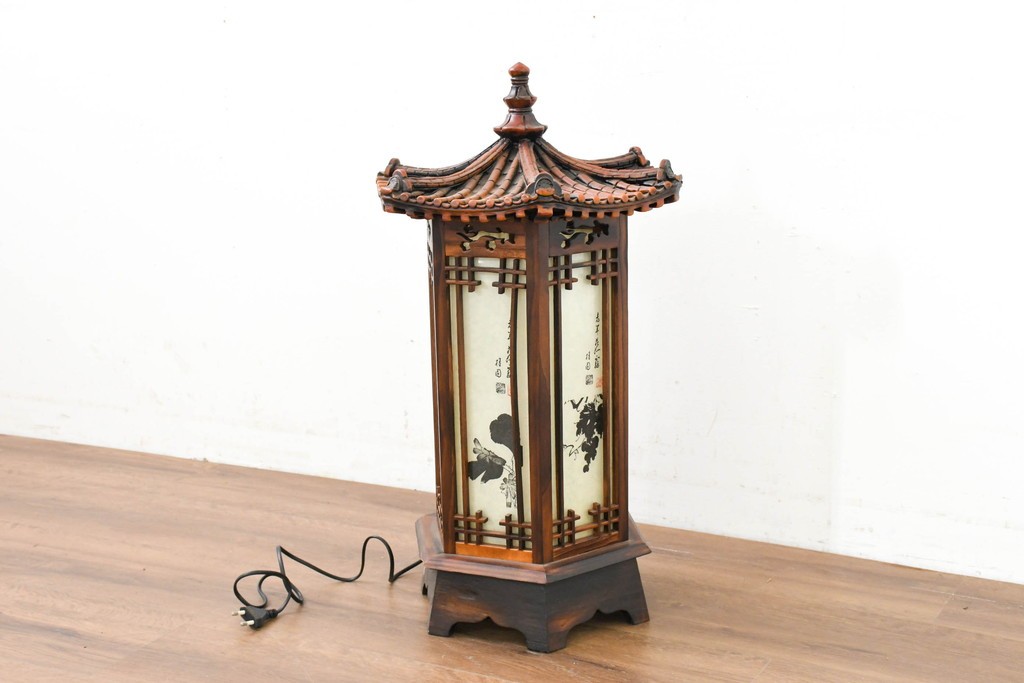 中古　韓国製　六角形屋根　楼閣風　伝統建築デザインの置き型照明　(R-089110)