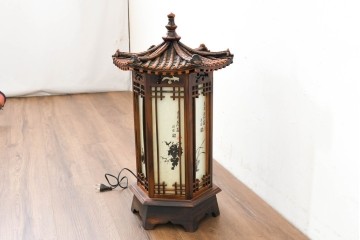 中古　韓国製　六角形屋根　楼閣風　伝統建築デザインの置き型照明　(R-089110)