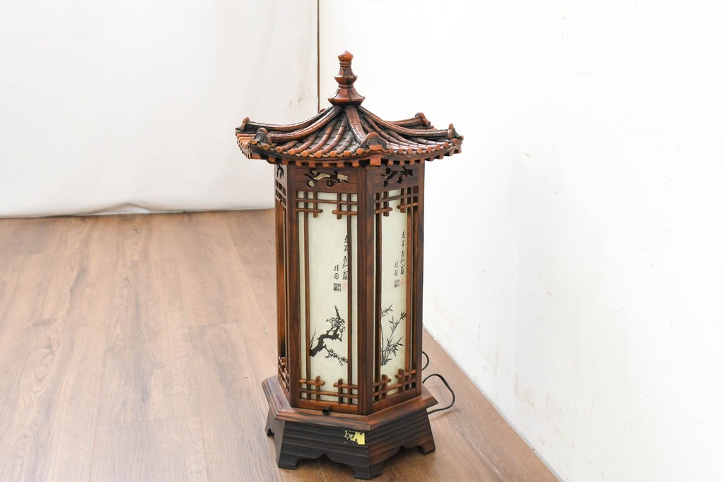 中古　韓国製　六角形屋根　楼閣風　伝統建築デザインの置き型照明　(R-089111)