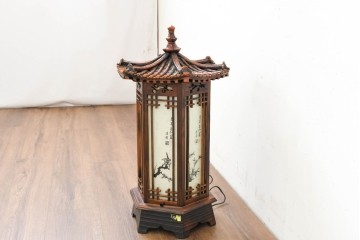 中古　韓国製　六角形屋根　楼閣風　伝統建築デザインの置き型照明　(R-089111)