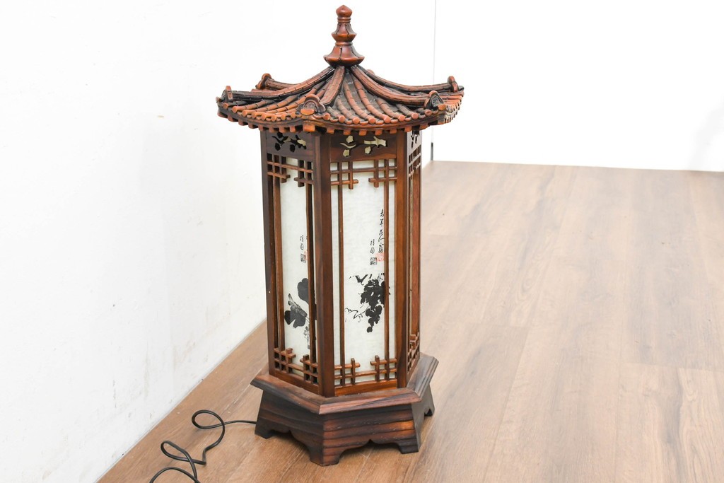 中古　韓国製　六角形屋根　楼閣風　伝統建築デザインの置き型照明　(R-089111)