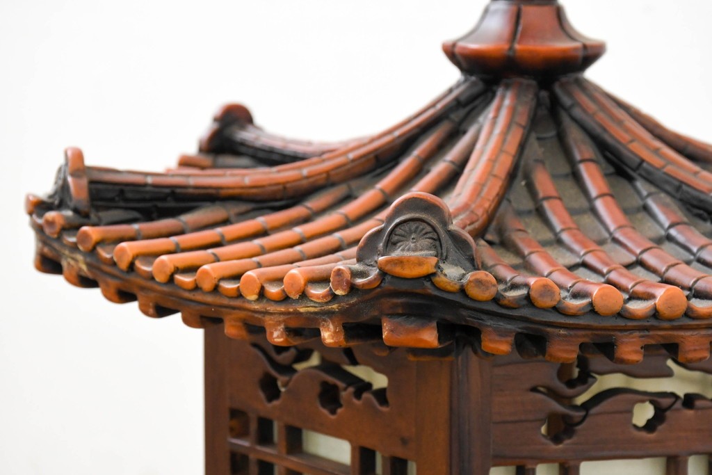 中古　韓国製　六角形屋根　楼閣風　伝統建築デザインの置き型照明　(R-089111)