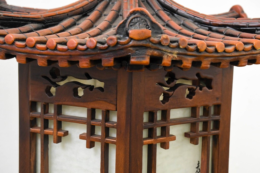中古　韓国製　六角形屋根　楼閣風　伝統建築デザインの置き型照明　(R-089111)