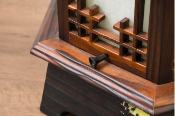 中古　韓国製　六角形屋根　楼閣風　伝統建築デザインの置き型照明　(R-089111)