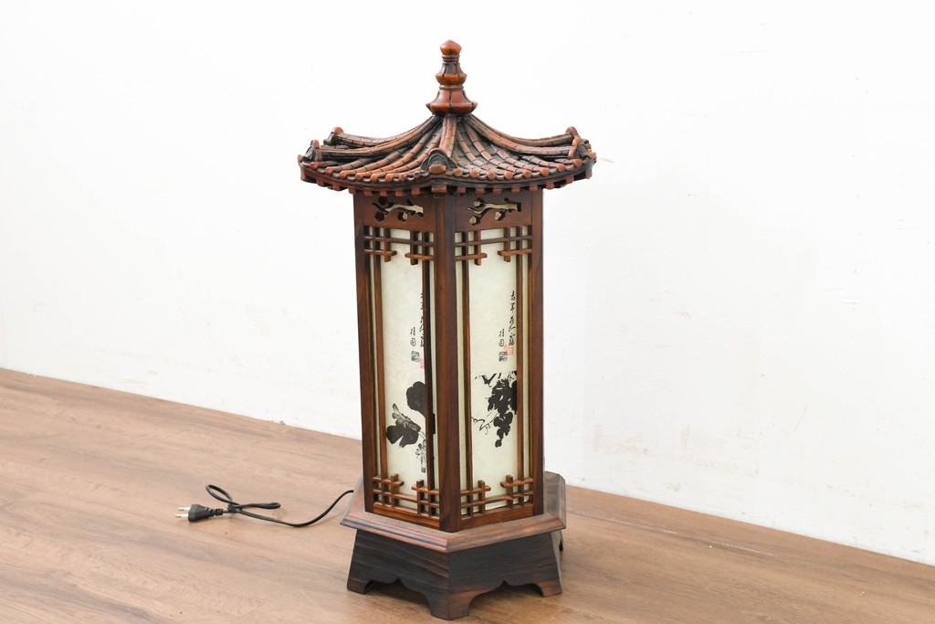 中古　韓国製　六角形屋根　楼閣風　伝統建築デザインの置き型照明　(R-089112)