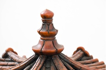 中古　韓国製　六角形屋根　楼閣風　伝統建築デザインの置き型照明　(R-089112)