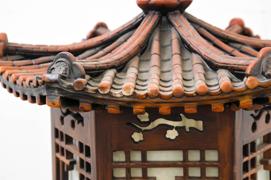中古　韓国製　六角形屋根　楼閣風　伝統建築デザインの置き型照明　(R-089112)