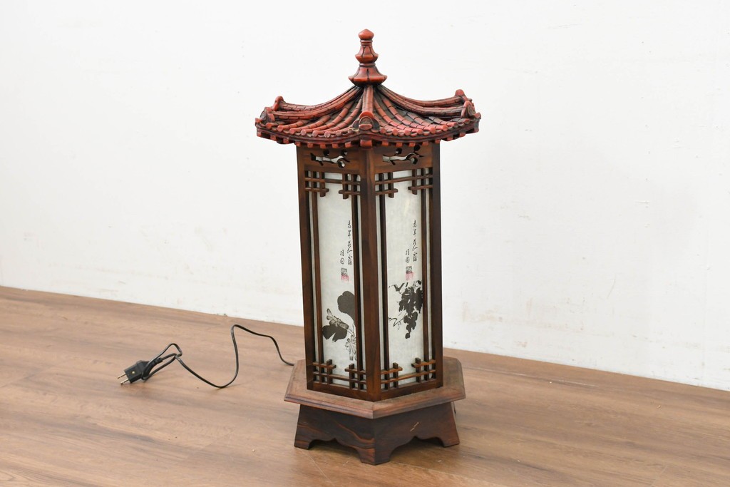 中古　韓国製　六角形屋根　楼閣風　伝統建築デザインの置き型照明　(R-089113)