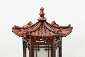 中古　韓国製　六角形屋根　楼閣風　伝統建築デザインの置き型照明　(R-089113)