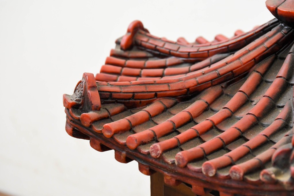中古　韓国製　六角形屋根　楼閣風　伝統建築デザインの置き型照明　(R-089113)