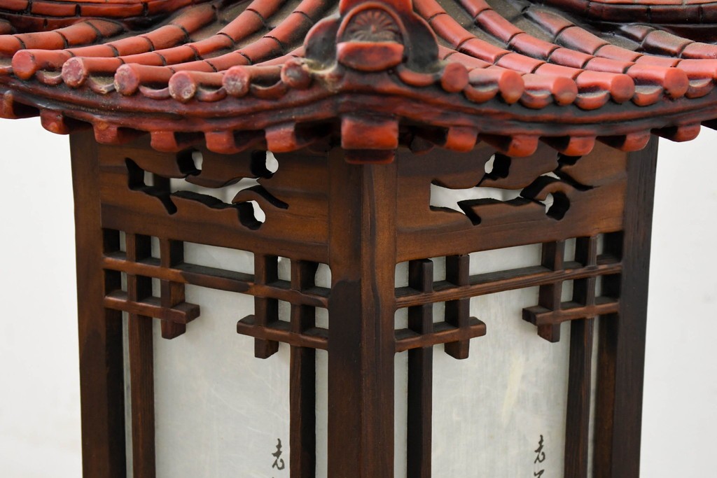 中古　韓国製　六角形屋根　楼閣風　伝統建築デザインの置き型照明　(R-089113)