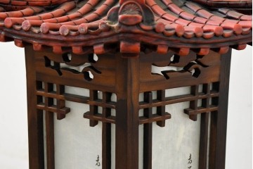 中古　韓国製　六角形屋根　楼閣風　伝統建築デザインの置き型照明　(R-089113)