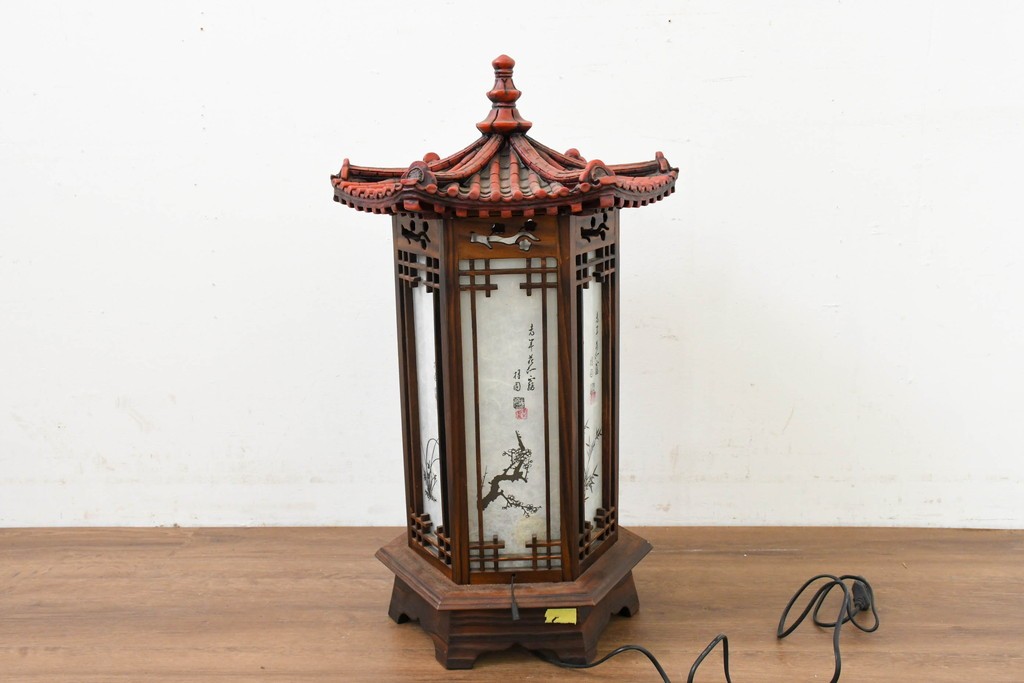 中古　韓国製　六角形屋根　楼閣風　伝統建築デザインの置き型照明　(R-089113)