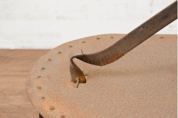 アメリカアンティーク　1920年頃　アイアン製　落とし扉式のねずみ捕り　※ディスプレイ用　(R-089114)