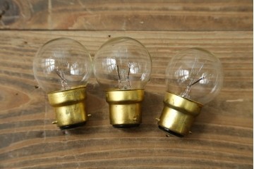 ヨーロッパヴィンテージ　1960年頃　真鍮製　生花を生けたようなフラワーデザインのテーブルライト　(R-089115)