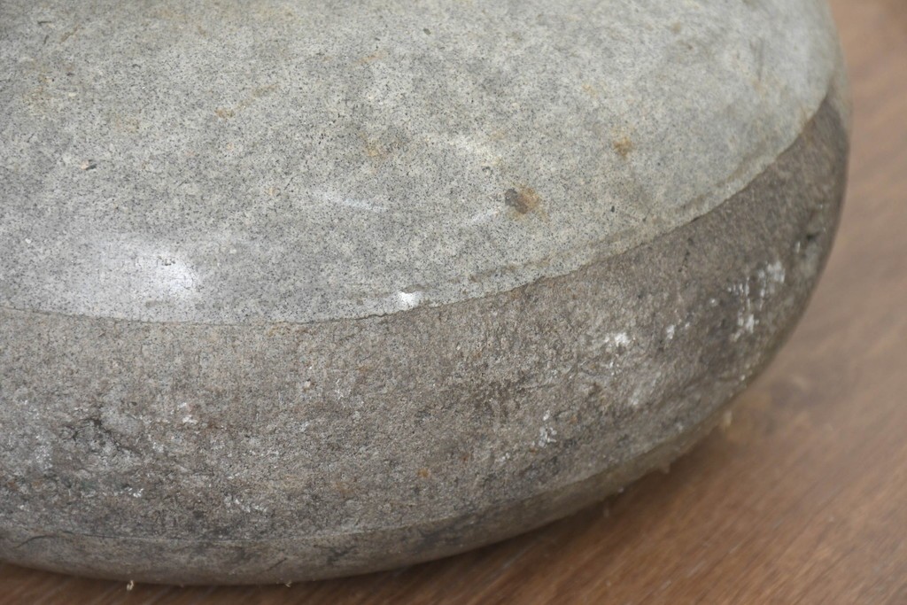 アンティーク雑貨　1900年頃　スコットランド　低く丸みを帯びたフォルムが目を引くカーリングストーン　(R-089123)